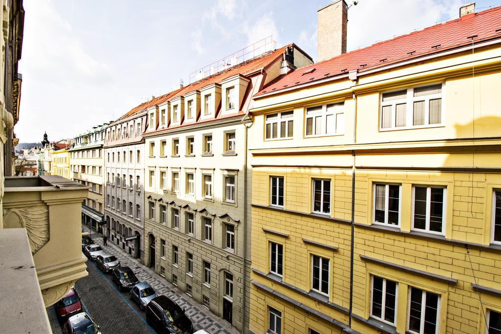 Business Class Ruterra Suite Praha Bagian luar foto